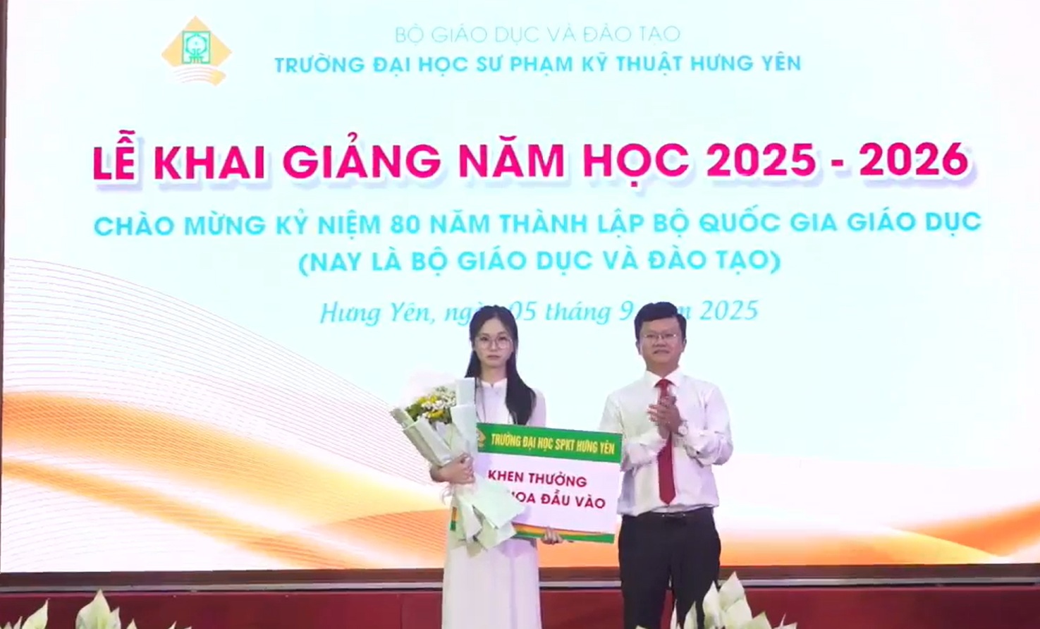 Lễ trao học bổng thủ khoa ngành học và học bổng đầu vào